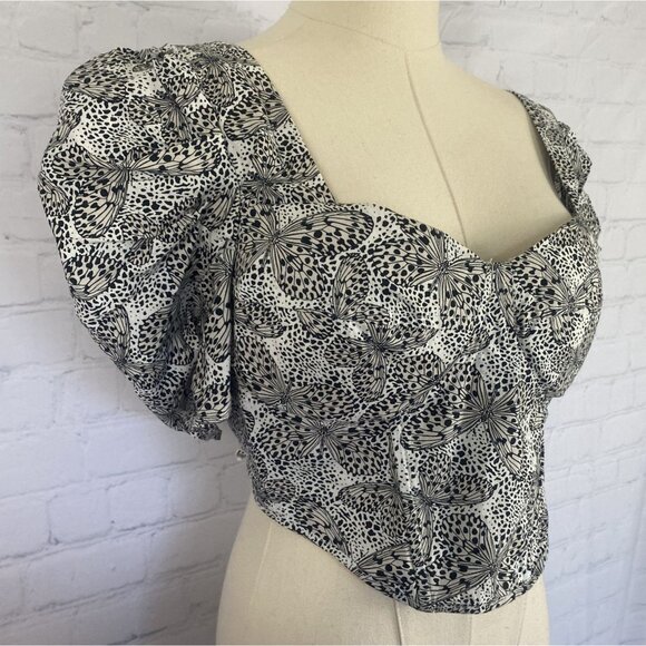 ⭐ 3/$15 Milk & Honey M White & Black Butterfly Print Puff Sleeve Crop Corset Top - Picture 4 of 7